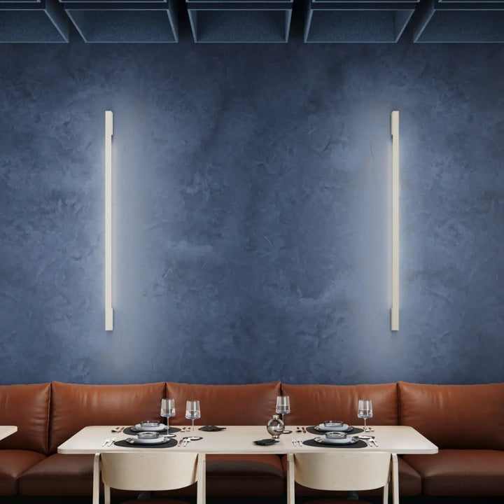 Deux appliques sappo 150 led 4000k beige à illumination blanche froide avec design minimaliste vertical