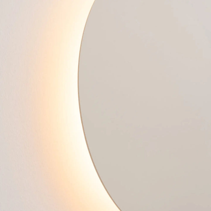 Applique murale borgen 3000k beige avec lumière chaude douce au bord courbé dans la collection borgen comprend des appliques murales modernes