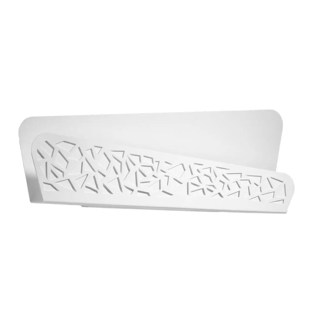 White metal magazine rack with geometric cutout pattern for murale aliza offering a solution minimaliste and atmosphère chaleureuse