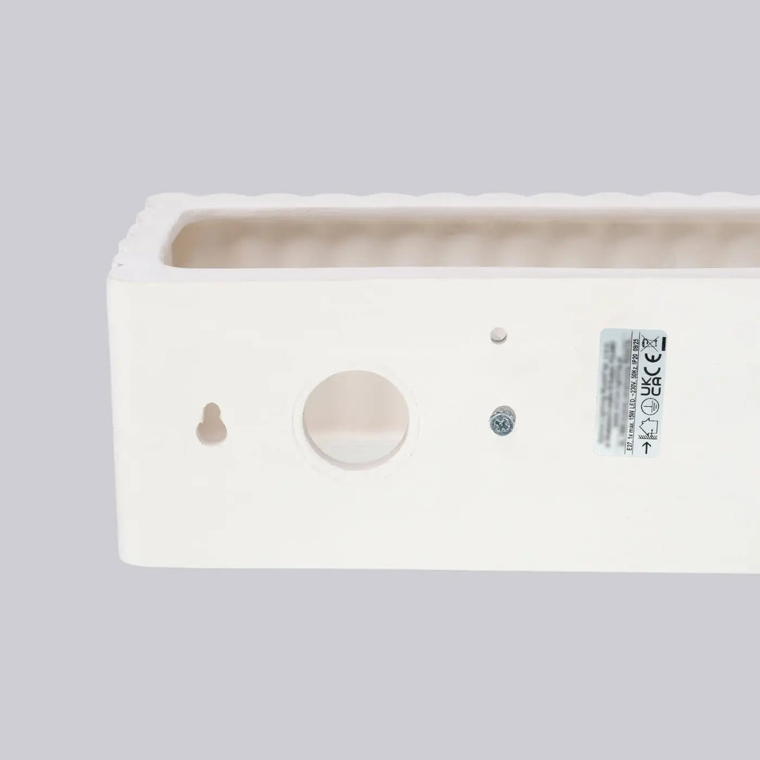 Applique murale rigata en céramique blanc avec intérieur nervuré et fixation murale pour fonctionnalité élégante