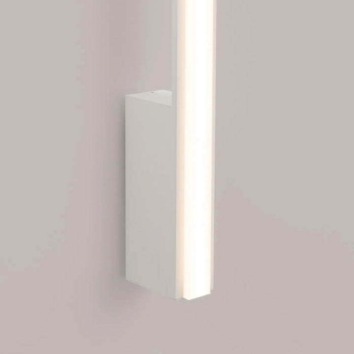 Applique murale lagom 90 blanc avec led verticale intégrée design minimaliste et excellente finition collection lagom allie