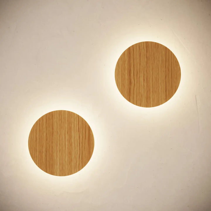 Deux appliques murales en bois borGen avec finition naturelle chaude et grain subtil idéales comme seule applique murale moderne