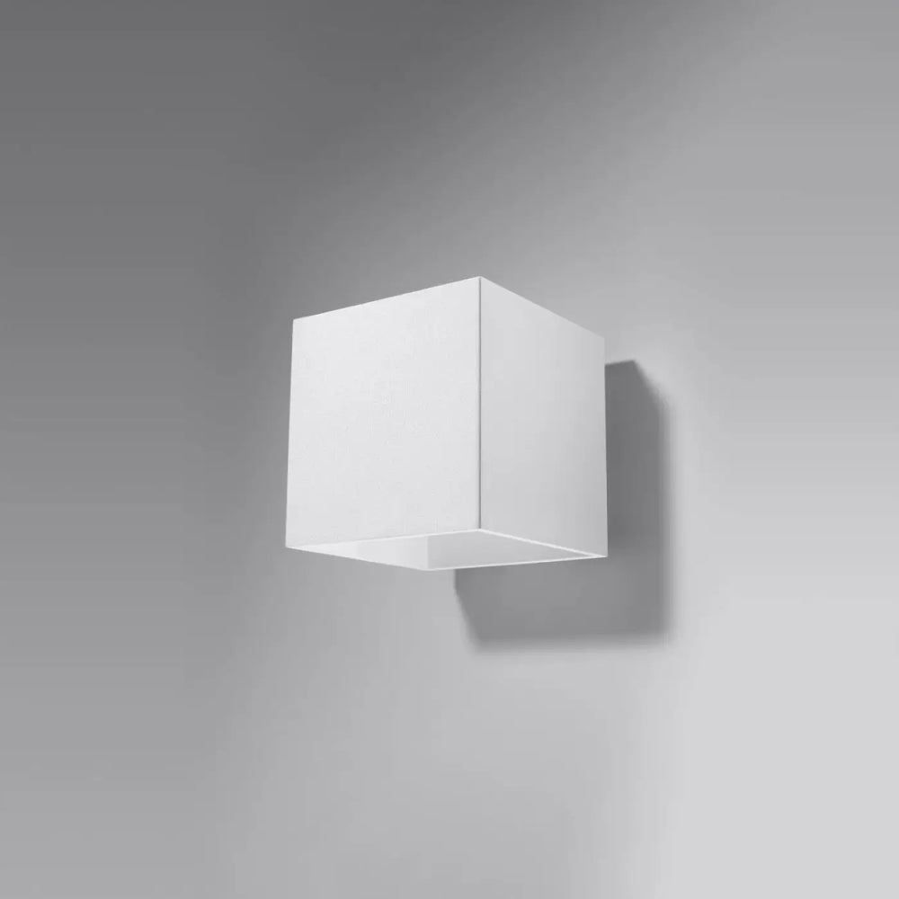 Kinkiet quad applique murale blanc en bois naturel avec finition mate et design cubique minimaliste