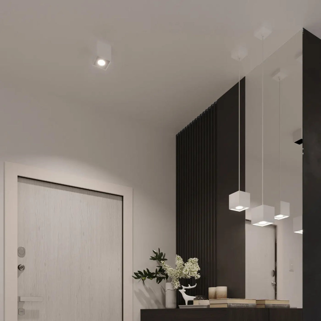 Kinkiet quad applique murale blanc en bois naturel avec design cubique moderne et minimaliste suspendue au plafond