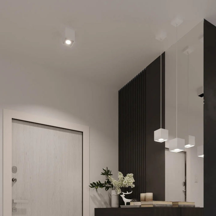 Kinkiet quad applique murale blanc en bois naturel avec design cubique moderne et minimaliste suspendue au plafond