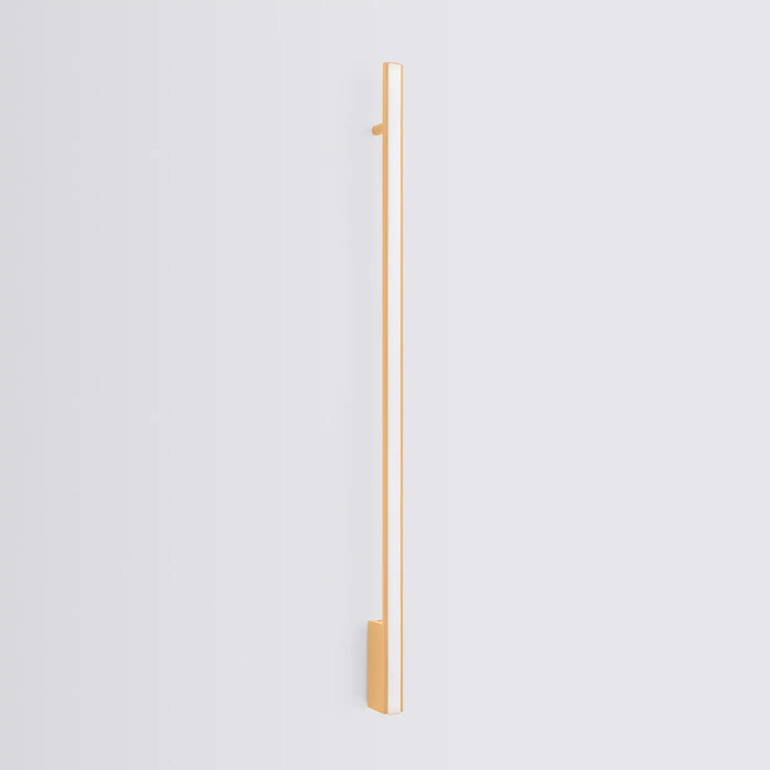 Applique murale lagom 120 or avec design minimaliste et excellente finition intégrant une led rectangulaire