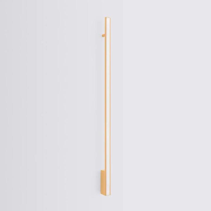 Applique murale lagom 120 or avec design minimaliste et excellente finition intégrant une led rectangulaire