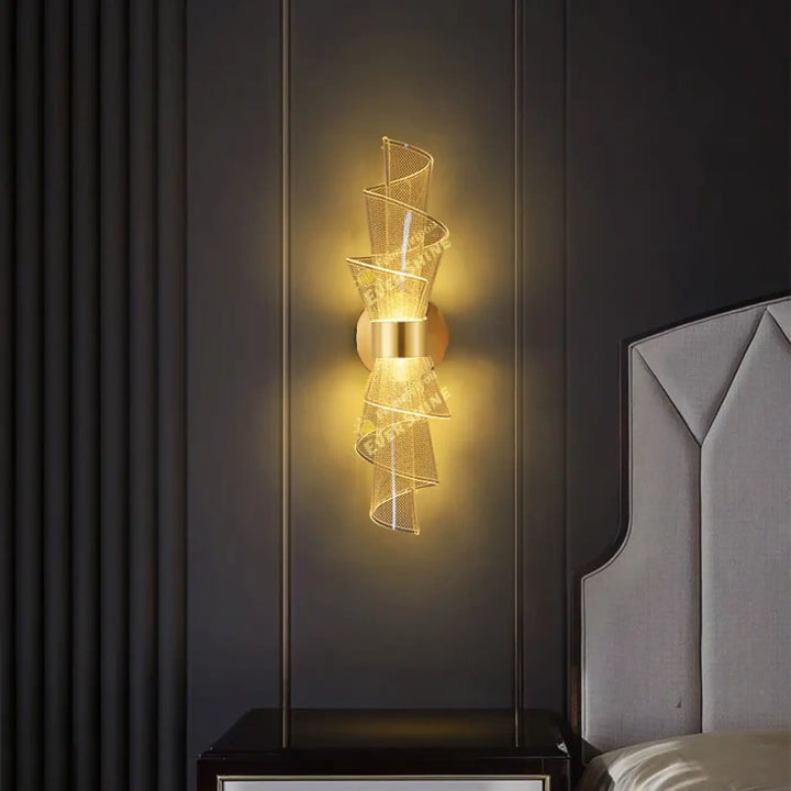 Applique Murale LED Dorée Au Design Original Pour Chambre