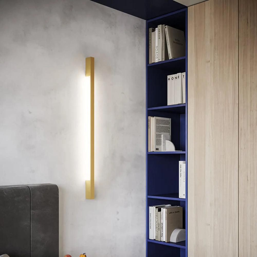 Applique murale dorée rectangulaire avec design minimaliste intégrant un module led pour solutions imprévisibles
