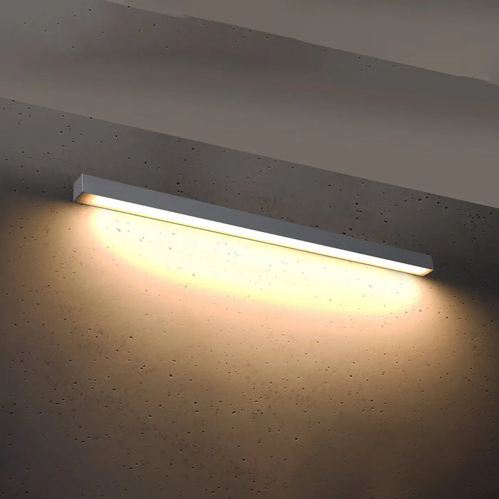 Applique murale pinne 118 gris avec module led blanc chaud 3000k monté sur plafond en béton dans collection pinne paramètres déclairage