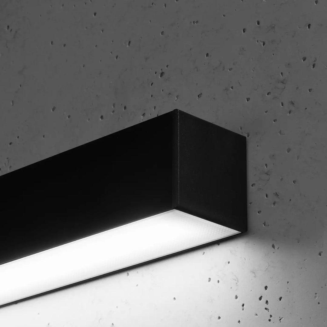 Applique murale pinne 67 noire module led moderne avec finition mate et paramètres d’éclairage intégrés collection pinne