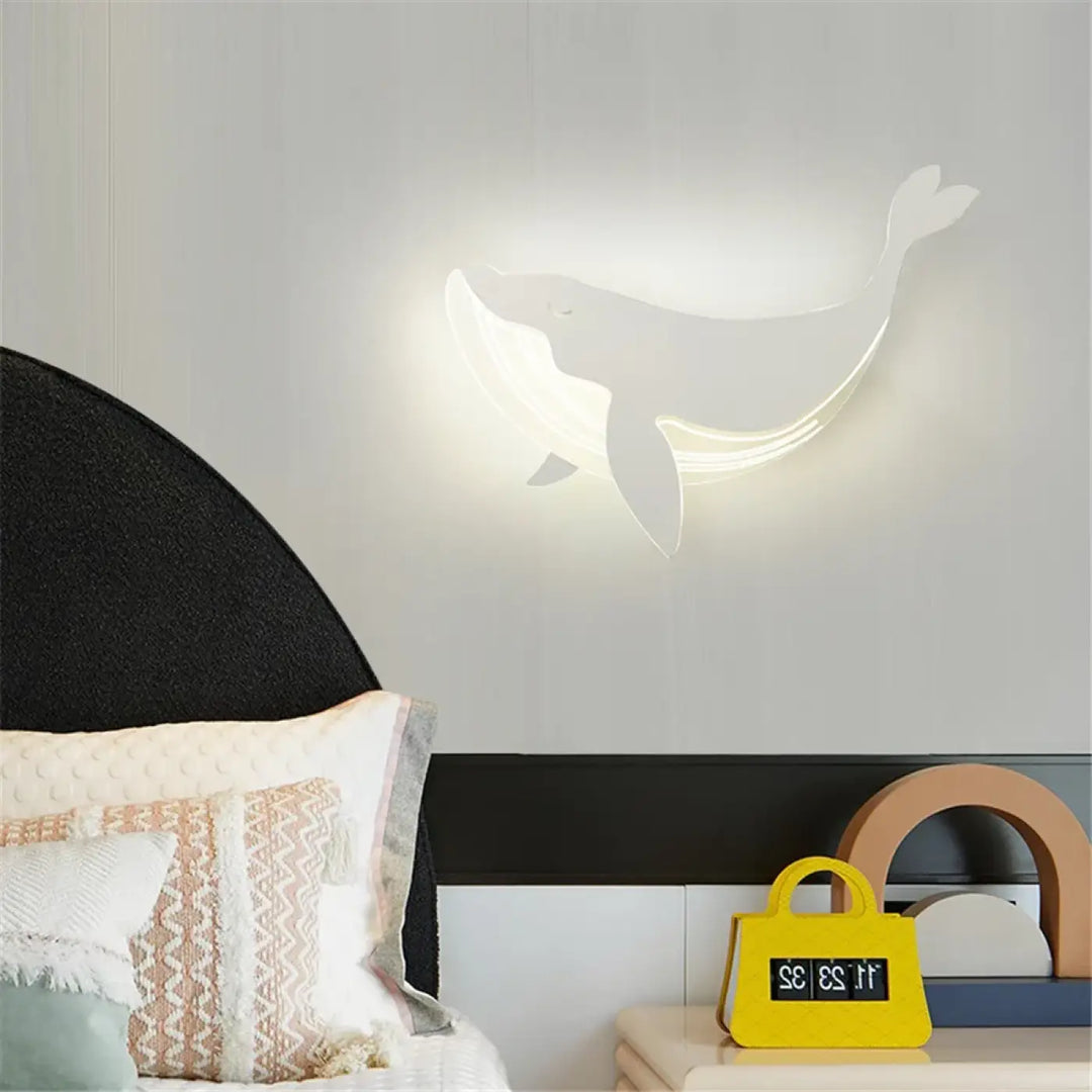 Applique murale moby en forme de baleine blanche avec lumière tamisée et design murale led ludique doux