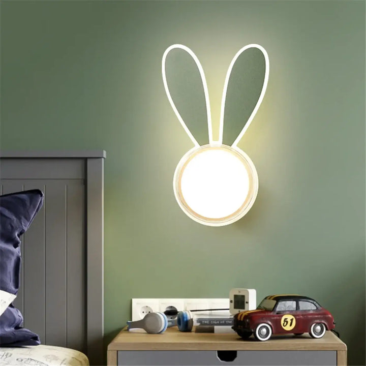 Applique murale led ludique moby blanche en forme de lapin avec lumière tamisée ronde pour décoration murale moderne