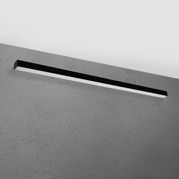 Applique murale pinne 150 noir avec module led monté sur mur en béton pour paramètres d’éclairage bureau à domicile