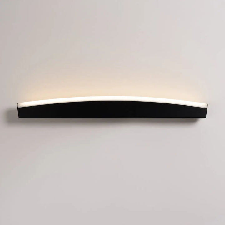 Applique murale noire design courbé avec luminaire à led 3000K offrant une lampe suspendue en couleurs d’éclairage chaleureux