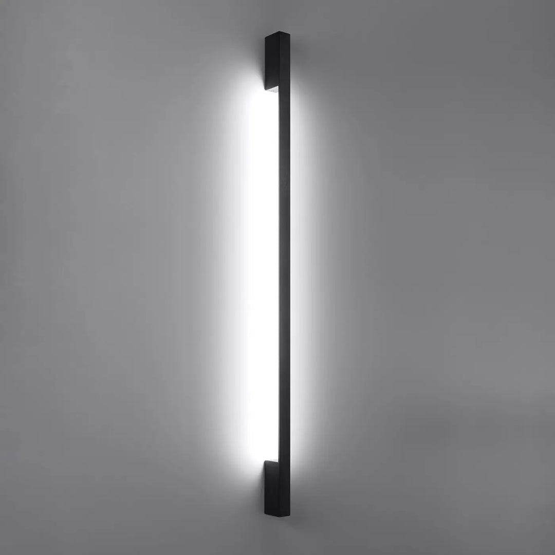 Applique murale sappo l 4000k noir avec module led et boîtier étroit offrant une lumière blanche et design minimaliste