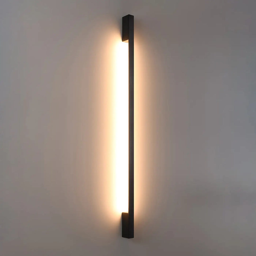 Applique murale sapo l 3000k noir avec module led et boîtier étroit diffusant une lumière chaude et homogène