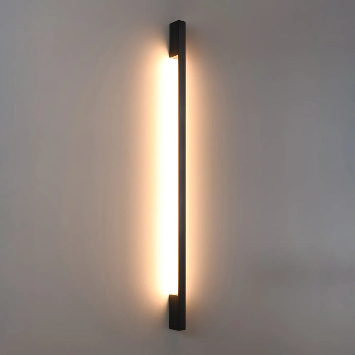 Applique murale sapo l 3000k noir avec module led et boîtier étroit diffusant une lumière chaude et homogène