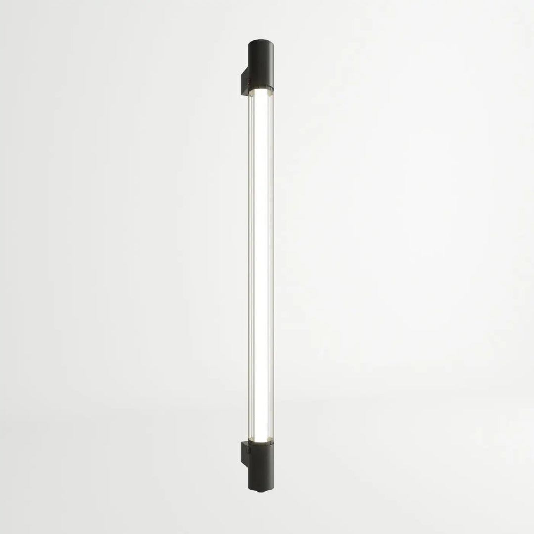 Applique murale valo noir avec tube en verre clair et lumière led blanche pour l’ambiance d’un loft dans la collection valo