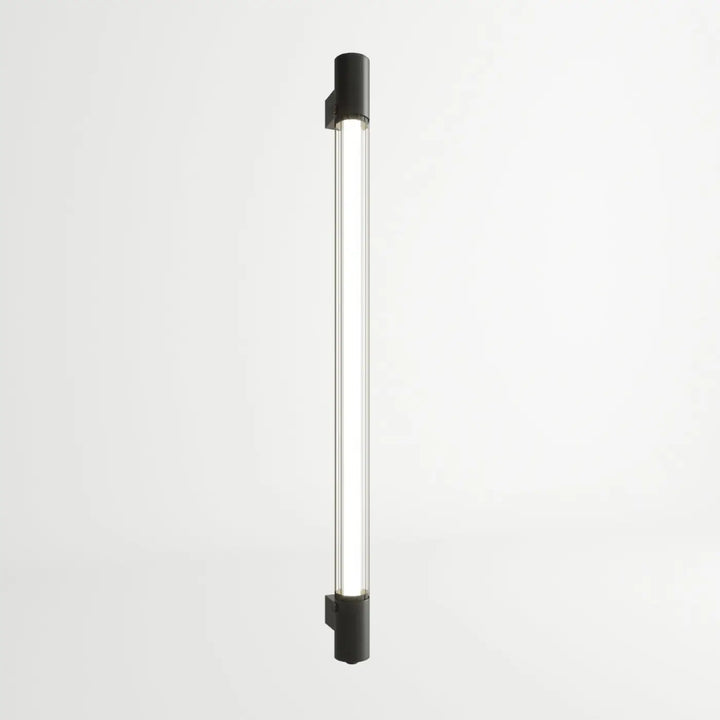 Applique murale valo noir avec tube en verre clair et lumière led blanche pour l’ambiance d’un loft dans la collection valo