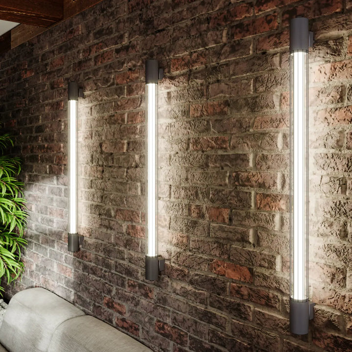 Applique murale valo noire avec tubes cylindriques blancs en métal mat pour lampes valo et l’ambiance d’un loft