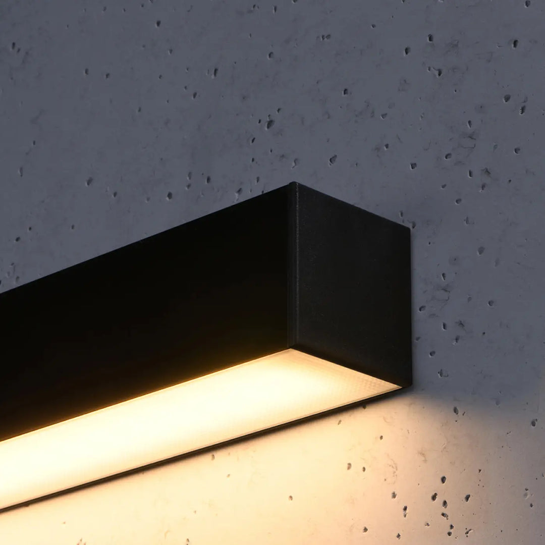 Applique murale collection pinne noire avec module led chaud intégré 4000k et paramètres d’éclairage optimisés
