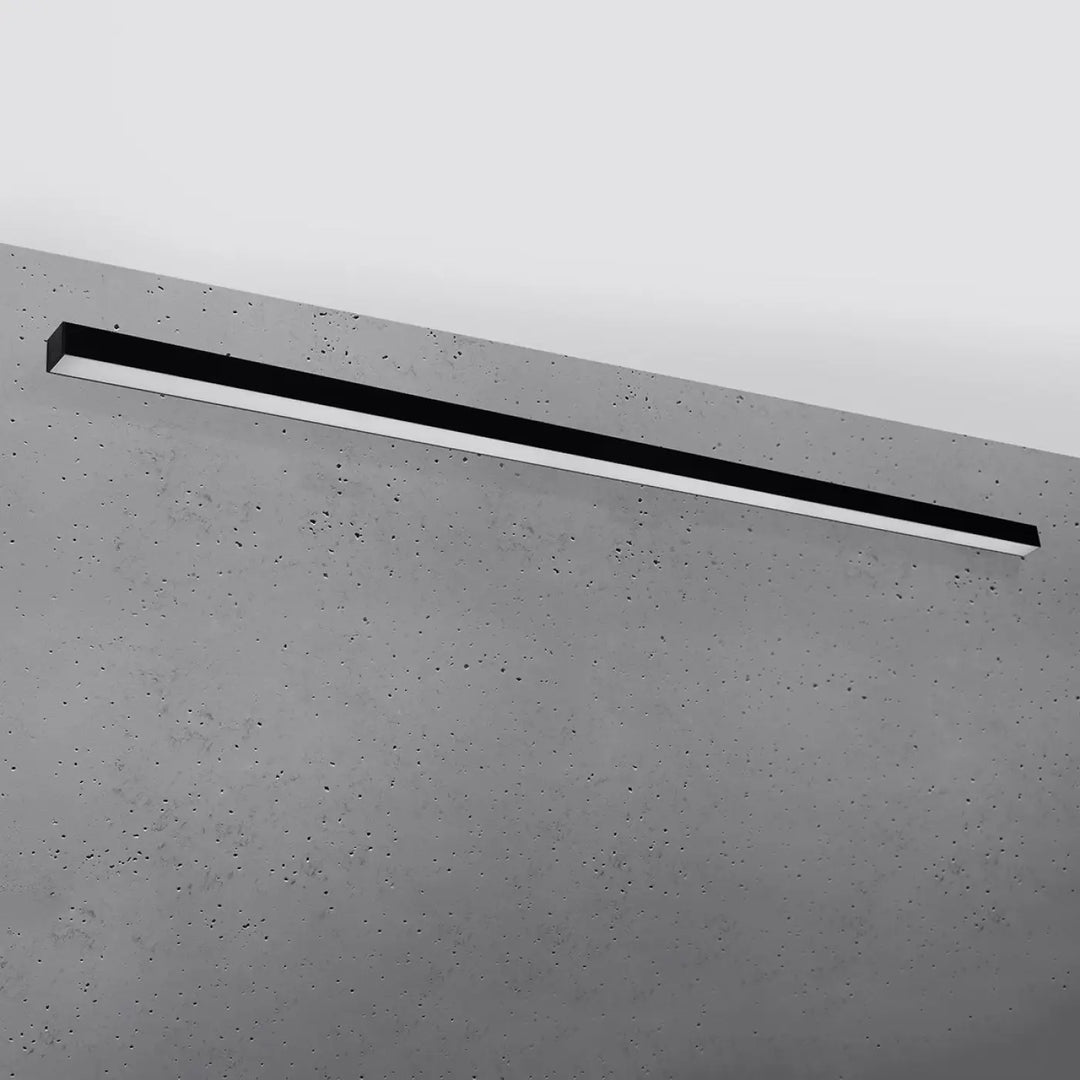 Applique murale pinne 200 noir avec module led linéaire montée sur mur en béton pour paramètres déclairage bureau à domicile