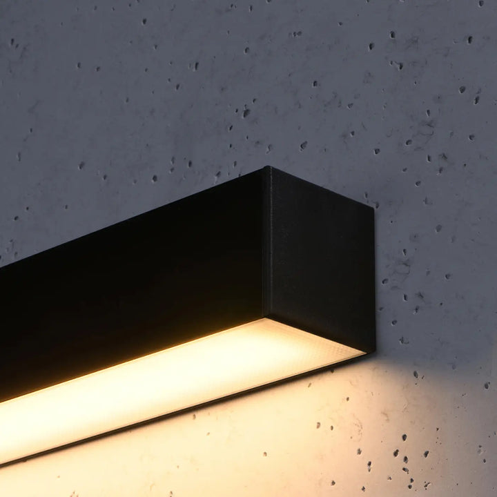 Applique murale noire pinne 200 avec module led 3000k idéale pour bureau à domicile et paramètres d’éclairage optimal