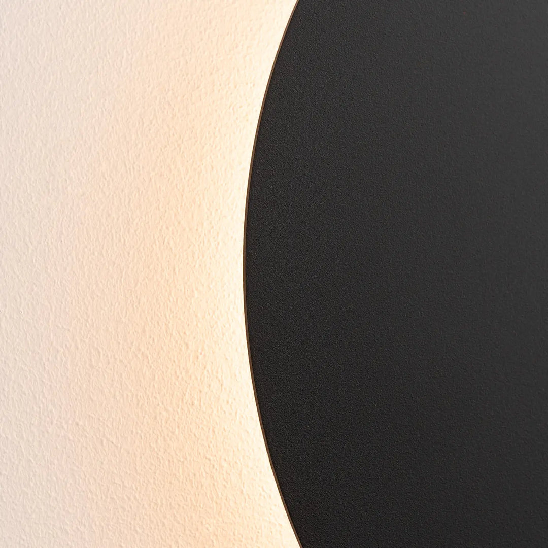 Applique murale borgen 3000k noir avec finition matte ronde est une seule applique murale moderne