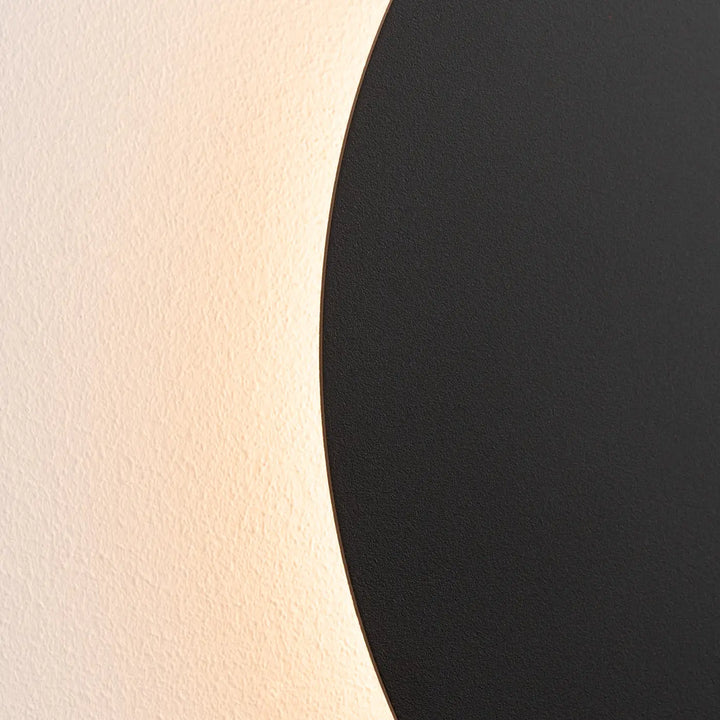 Applique murale borgen 3000k noir avec finition matte ronde est une seule applique murale moderne