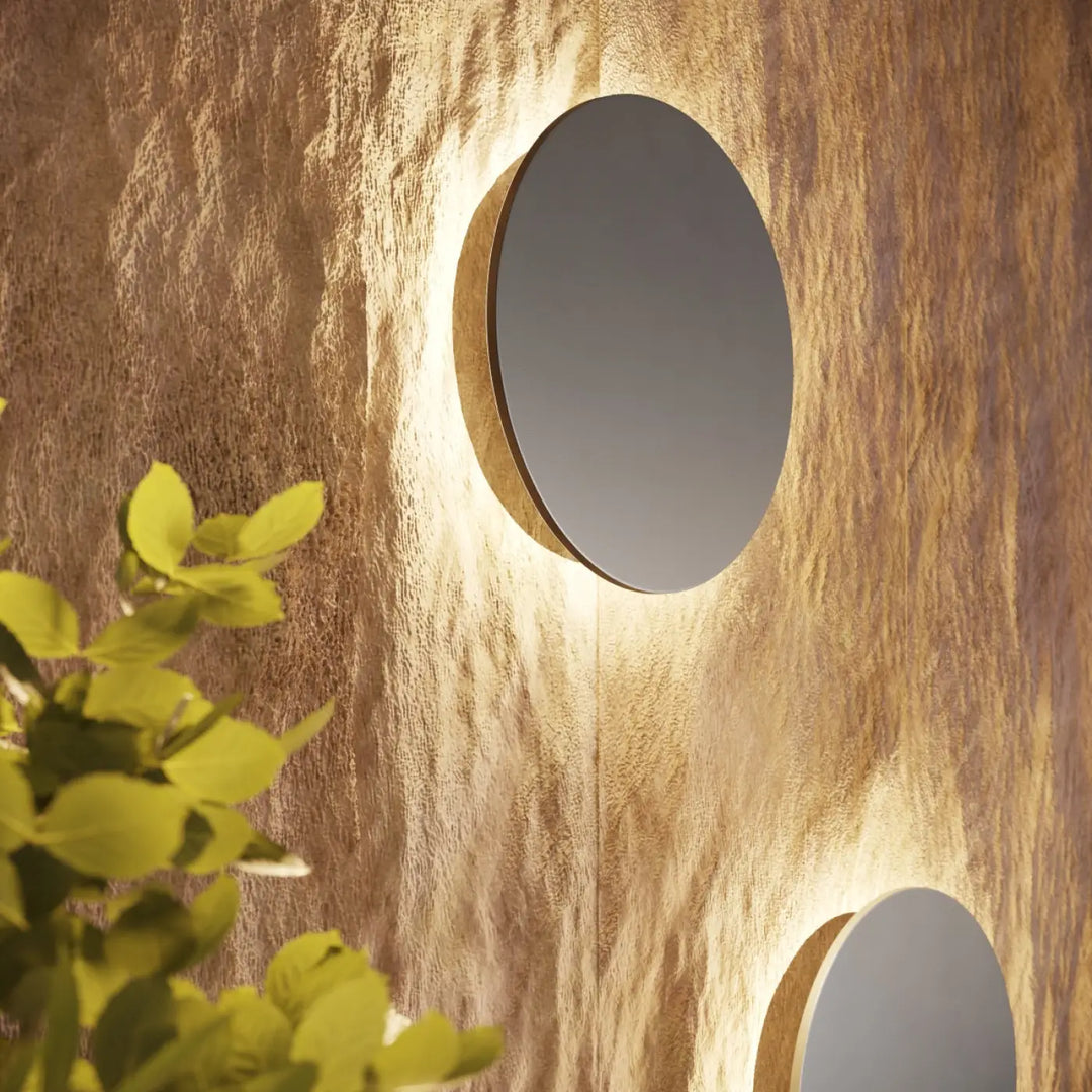 Miroir mural circulaire avec surface réfléchissante noire et cadre en bois chaud de la collection borgen comprend