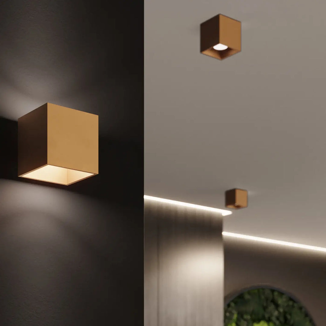 Applique murale quad 1 or en métal doré avec lumière intégrée simple coup pour décoration intérieure élégante