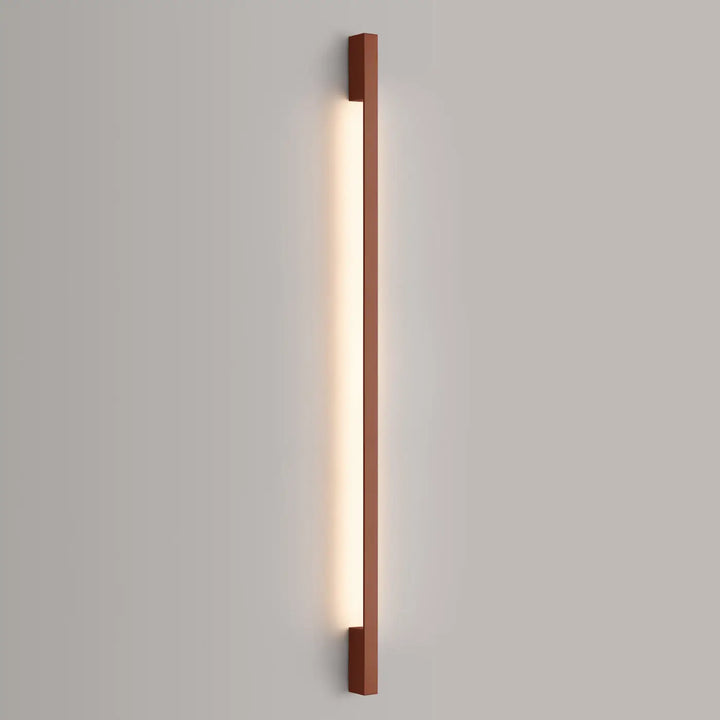 Applique murale sappo 150 led rouge ocre avec cadre cuivre donnant une lumière chaude, disponible en six variantes dont vert olive
