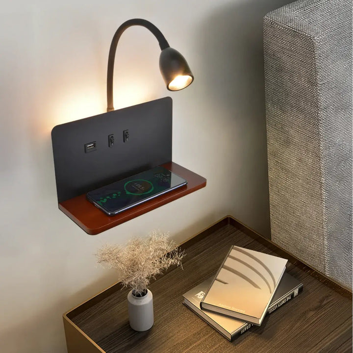Applique murale nikavec noire avec lampe led orientable et étagère en bois avec ports usb et chargeur sans fil pour chambre moderne