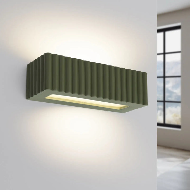 Applique murale rigata en céramique vert olive avec lumière led chaude pour une fonctionnalité élégante et moderne