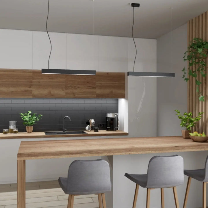 Applique murale collection pinne avec module led 3000k blanc suspendue au-dessus dîlot en bois avec paramètres déclairage modernes