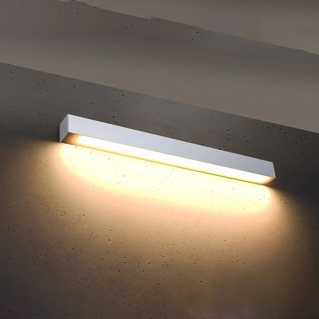 Applique murale collection pinne 67 blanc avec module led 3000k émettant une lumière ambiante chaude et paramètres d’éclairage modernes