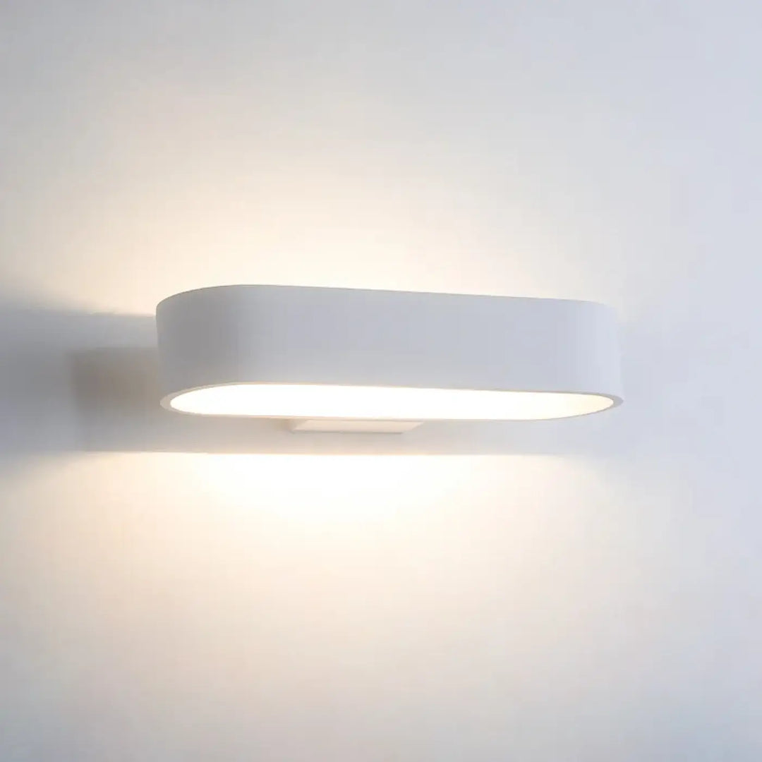 Applique murale moderne led blanche ovale au design épuré pour une décoration murale moderne flarya