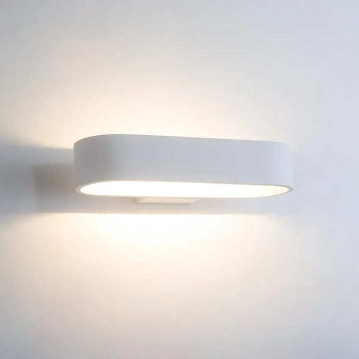 Applique murale moderne led blanche ovale au design épuré pour une décoration murale moderne flarya