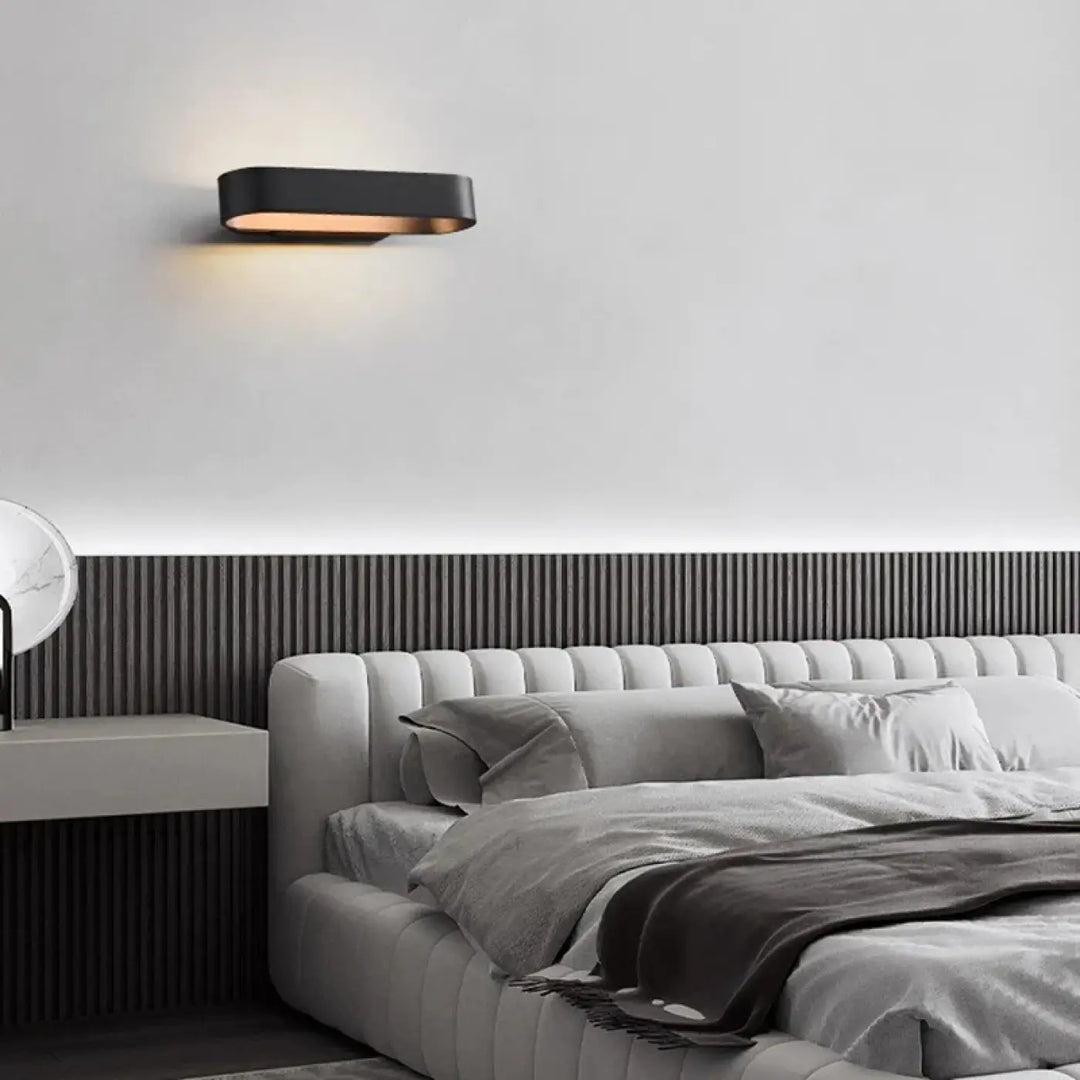 Applique murale moderne noire flarya avec design rectangulaire épuré et éclairage ambiant chaud pour murale moderne