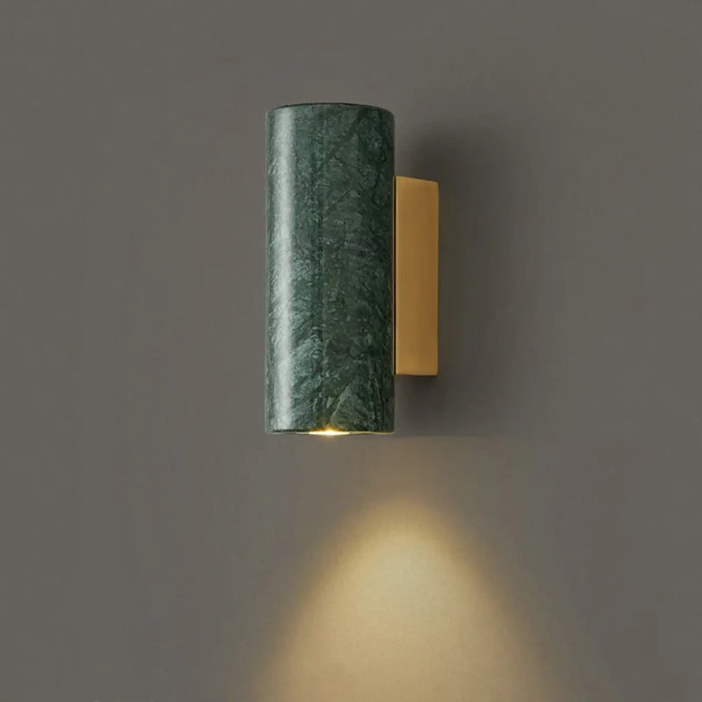 Applique murale cylindrique en marbre vert avec éclairage led et plaque arrière rectangulaire dorée nordiluxe