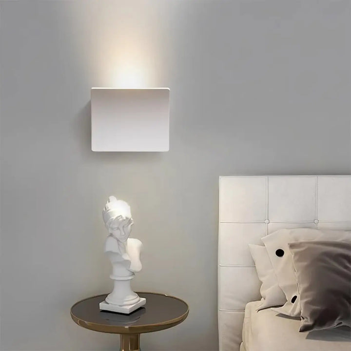 Applique murale minimaliste courbe contemporaine au style épuré