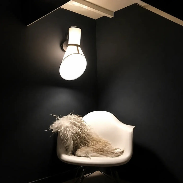 Applique murale vesto moderne blanche avec diffuseur en verre dépoli pour un éclairage intérieur élégant horn standing floor