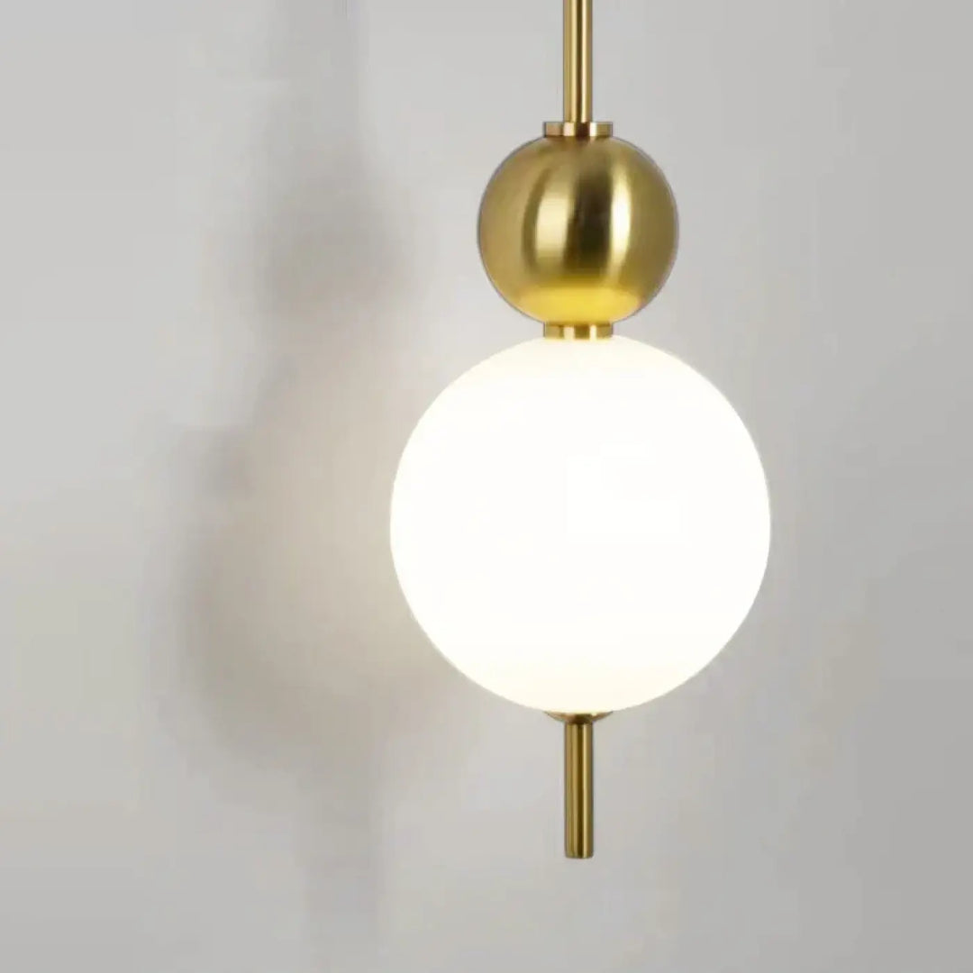 Applique murale moderne dorée pour chambre avec 3 boules

