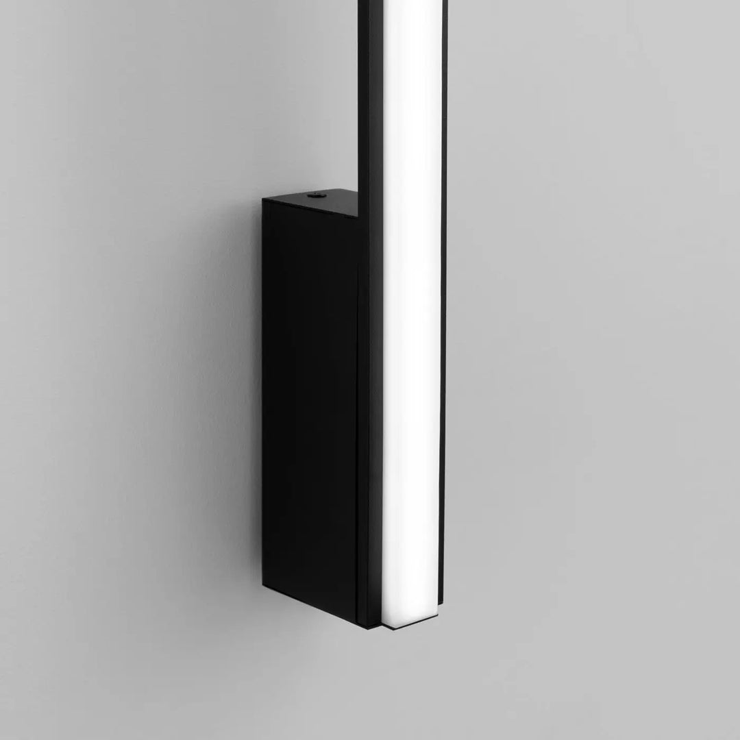 Applique murale noir lagom 150 avec lumière chaude 4000k et design moderne pour plafonniers linéaires trois longueurs