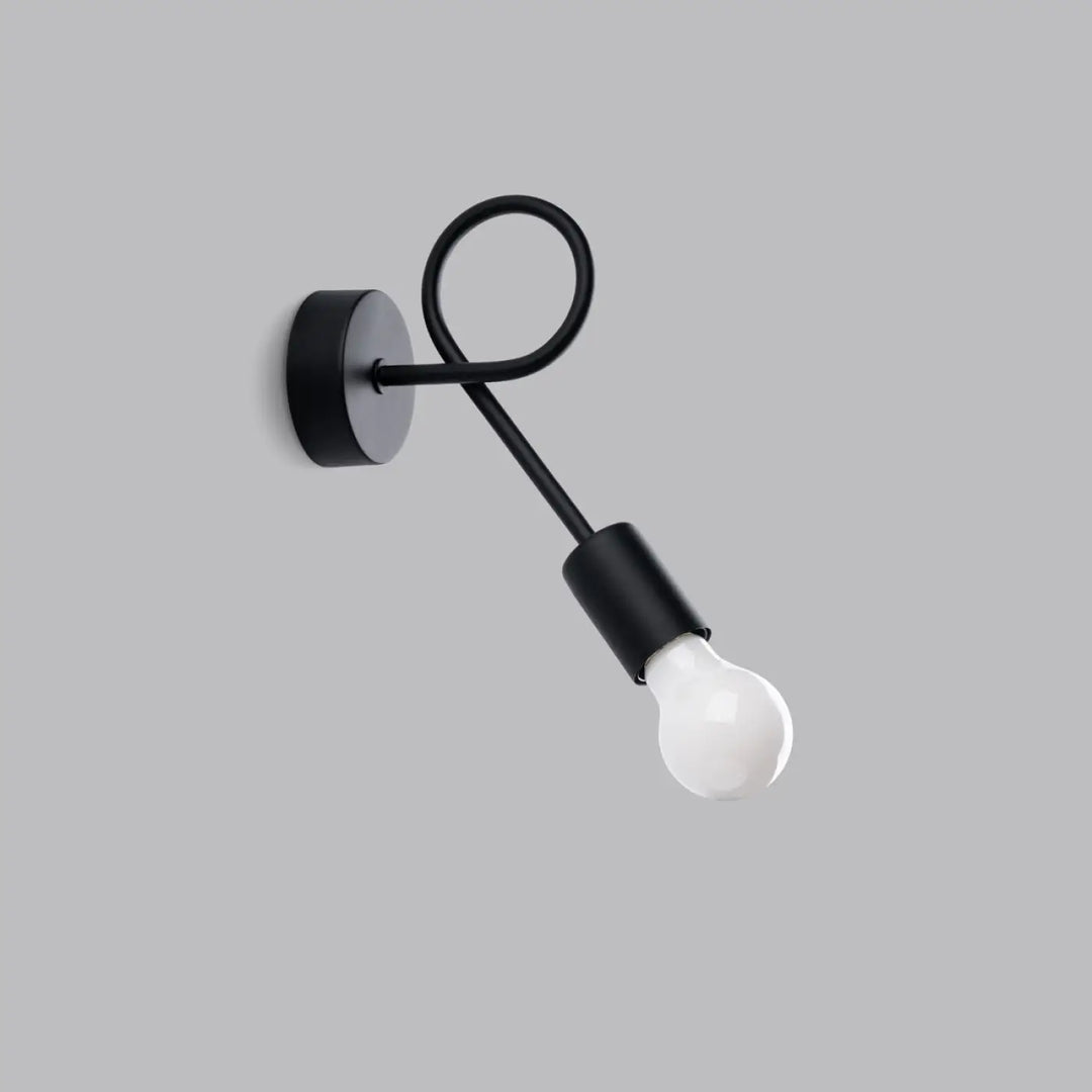 Applique murale noir de la collection levar avec bras incurvé minimaliste et ampoule blanche exposée incroyablement stylées