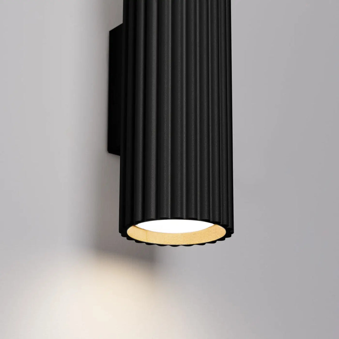 Applique murale karbon 20 noir avec intérieur doré chaud design minimaliste et ampoules gu10 interchangeables