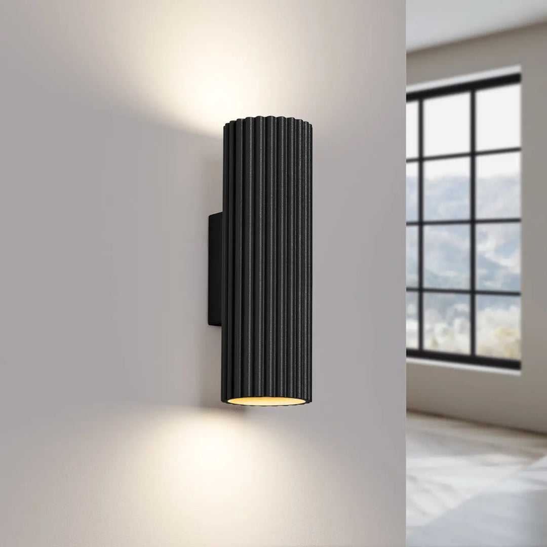Applique murale Karbon 20 noire en design minimaliste avec ampoules gu10 interchangeables et lumière chaude