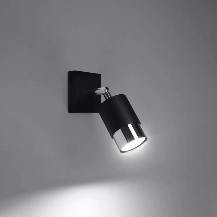 Applique murale noire et chrome avec tête cylindrique ajustable de la collection nero pour un plafonnier applique moderne aux nombreuses façons d installation