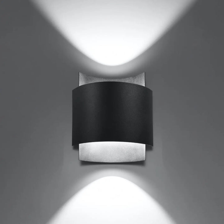 Applique murale impact noir avec finition mate et accents métalliques argentés design original fera luminaire mural intemporel